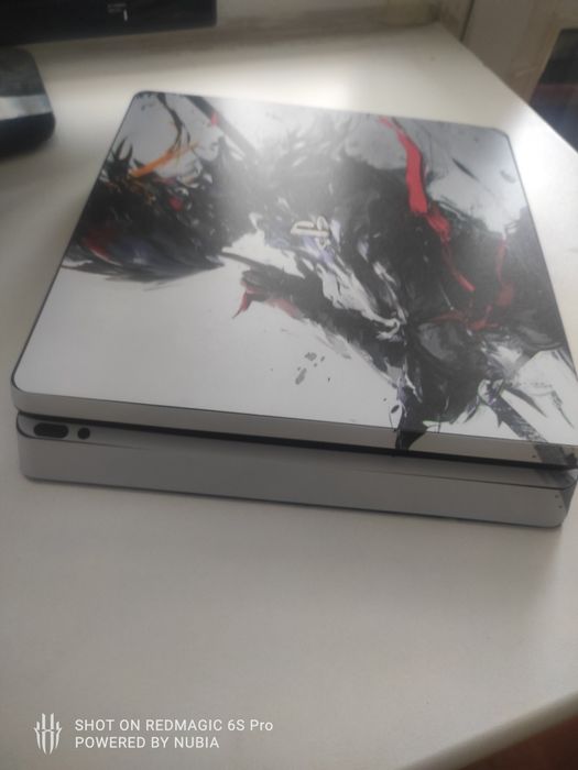 Play station 4 slim
