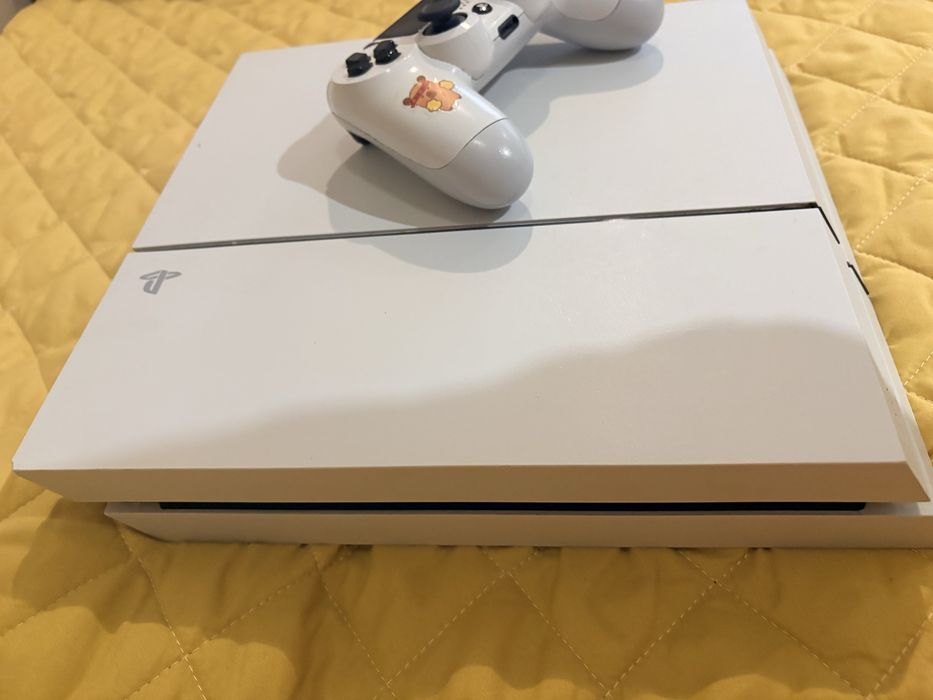 Playstation 4 бял ,?