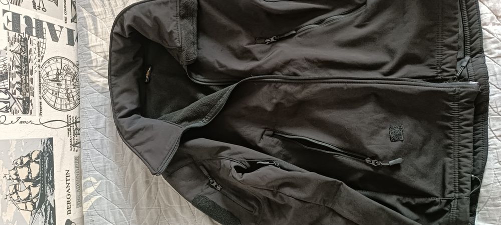 Продается мужская куртка