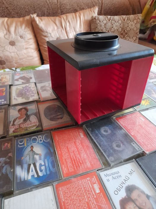 Аудио касети,календарчета,обици,гердани и др.