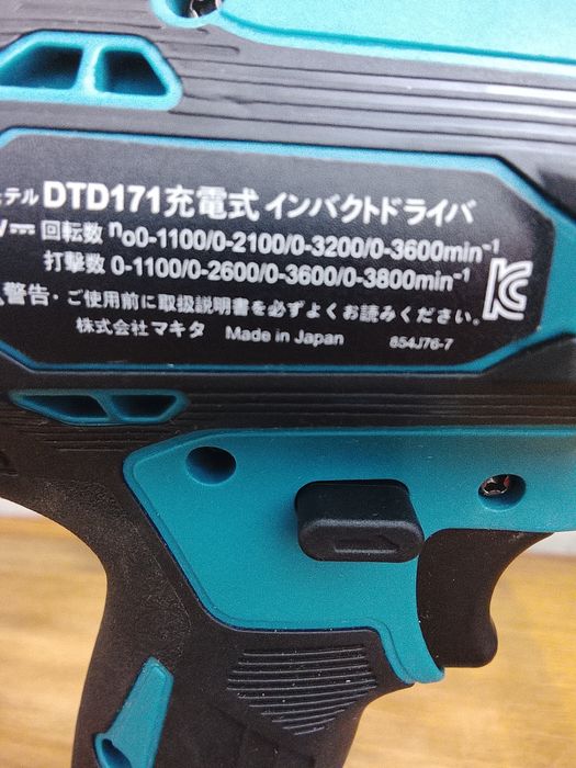 Autofiletanta impact Makita DTD171  cu o baterie de 6a Nou