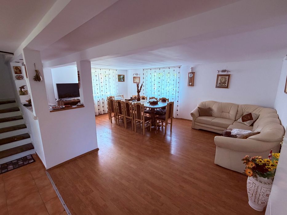 Inchiriez cabana cu piscina incalzita