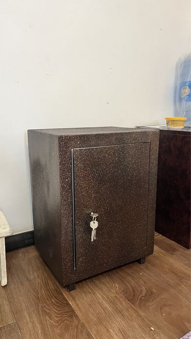 Сейф бар  новвый