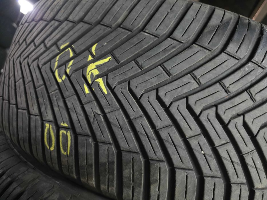 2бр Всесезонни гуми 235 60 16 - Continental