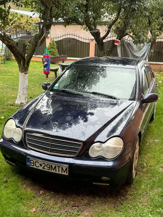 Mercedess C200.