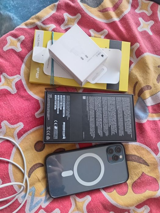 iPhone 12 Pro Pacific Blue, de 256Gb.
Telefonul funcționează impecabil