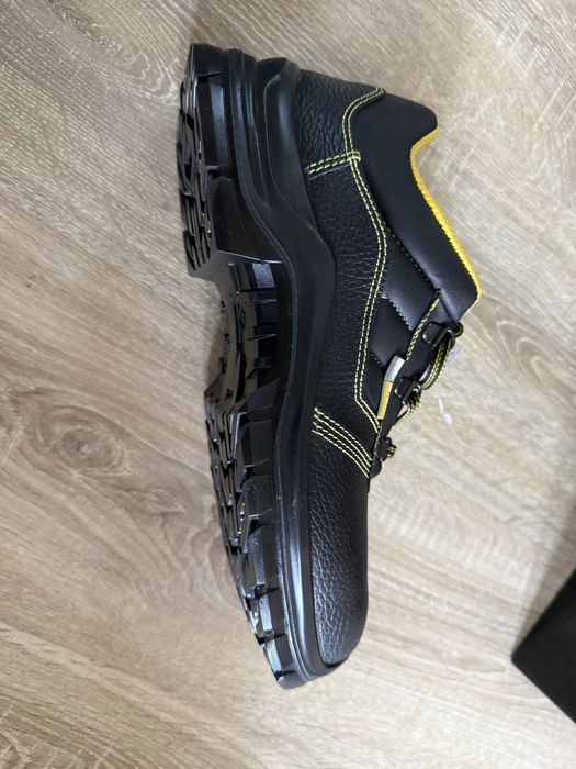 Vand pantofi protectie marimea 42