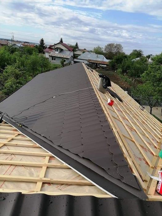 Executam acoperișuri și reparati