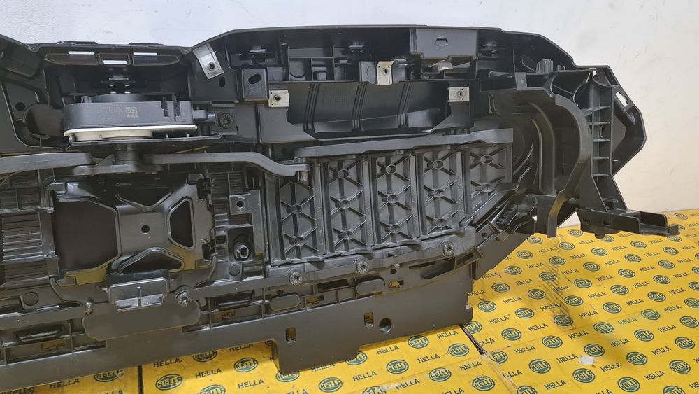 Grila activa hota clapete lumina glow absorbant bara M BMW 5 G60 G61