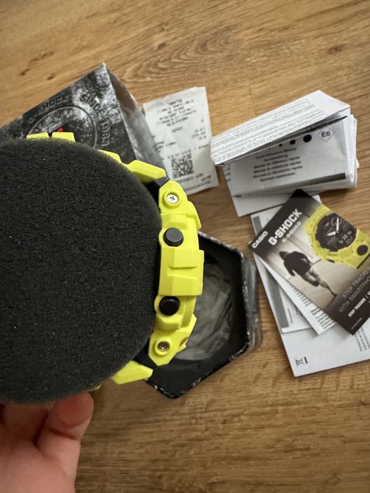 Casio G-shock GBA-800-9AER часовник в неонов цвят