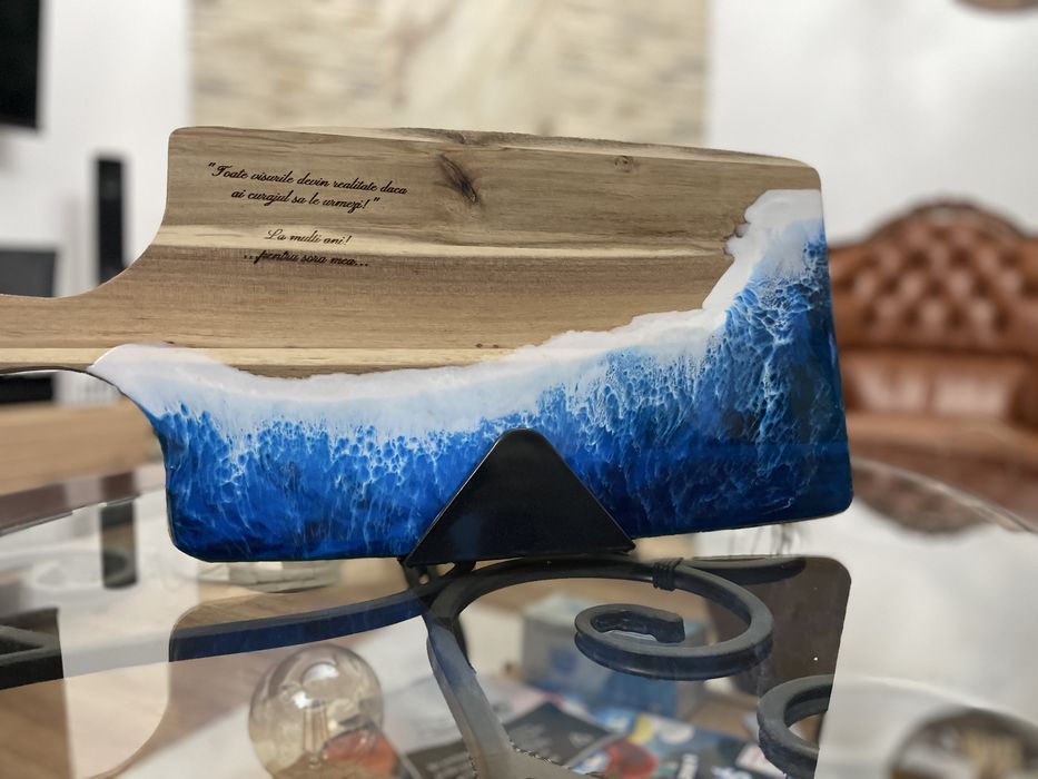 Tocatoare din lemn cu rasina