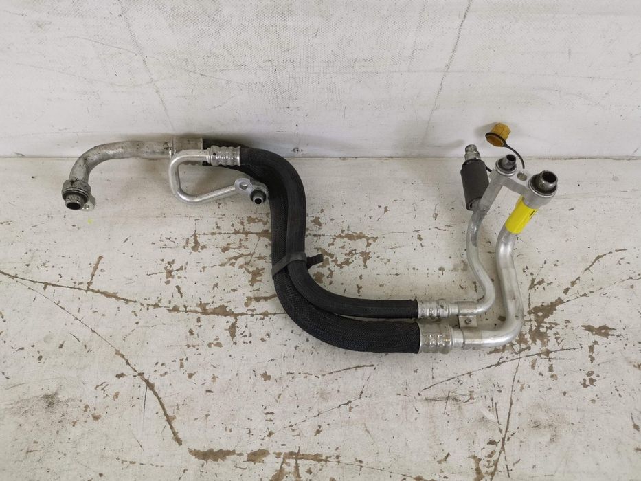 Тесла Модел Y / Tesla Model Y Оригинален въздуховод в добро състояние