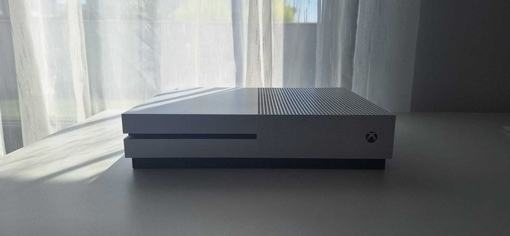 Vand consola XBOX ONE 500 GB