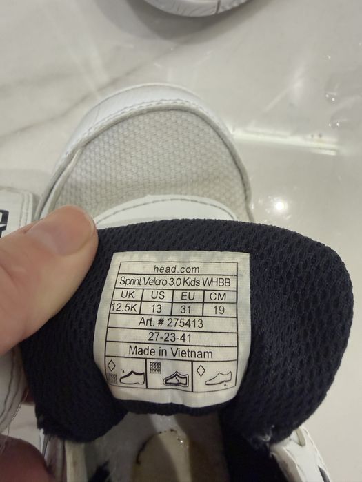 Продам детские кроссовки