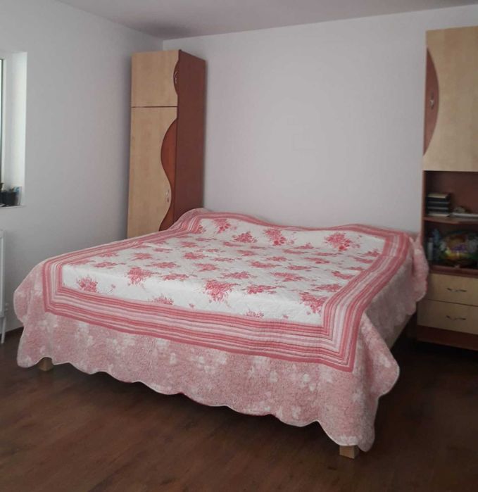 Vand 2 dulapuri in stare foarte buna