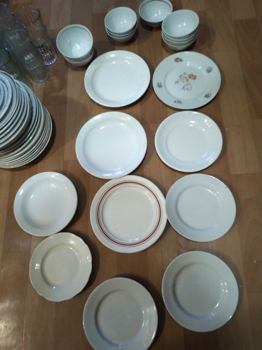 Бокалы Чашки Тарелки