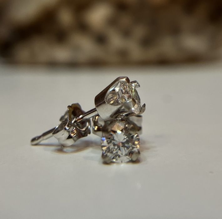 Серьги гвоздики бриллиантовые