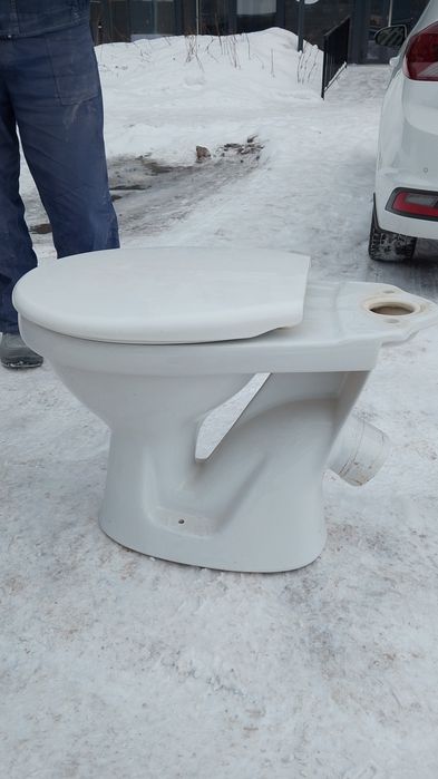 Срочно Продам унитаз и отдельно бачок бу