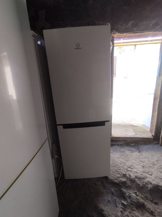 Продам холодильник Индезит
