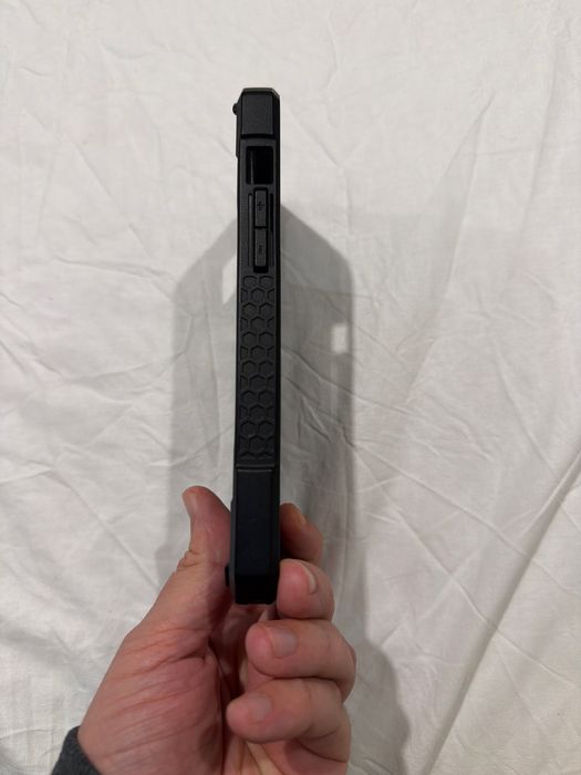 Husa UAG Monarch Pro Carbon Fiber iPhone 15 Plus