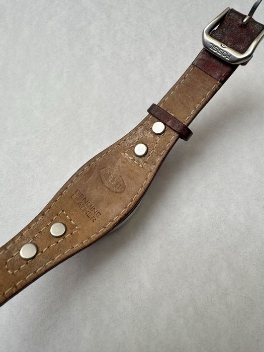 Продавам дамски часовник FOSSIL