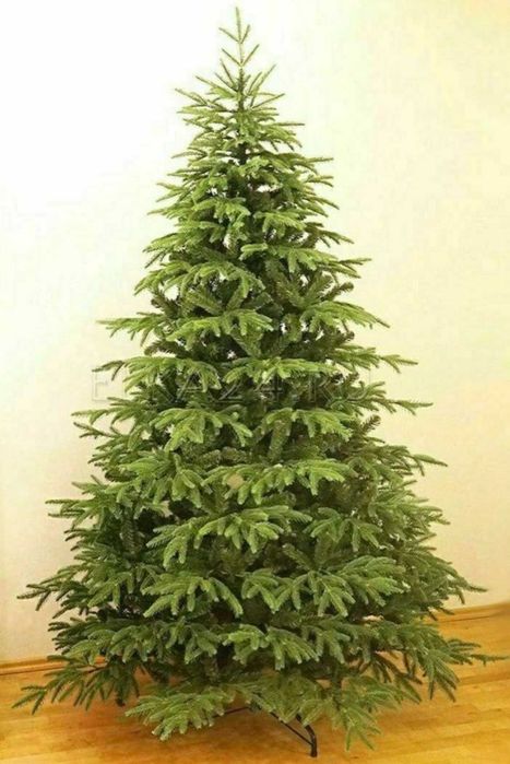 Великолепная ёлка с невероятно обоятельным силуэтом!