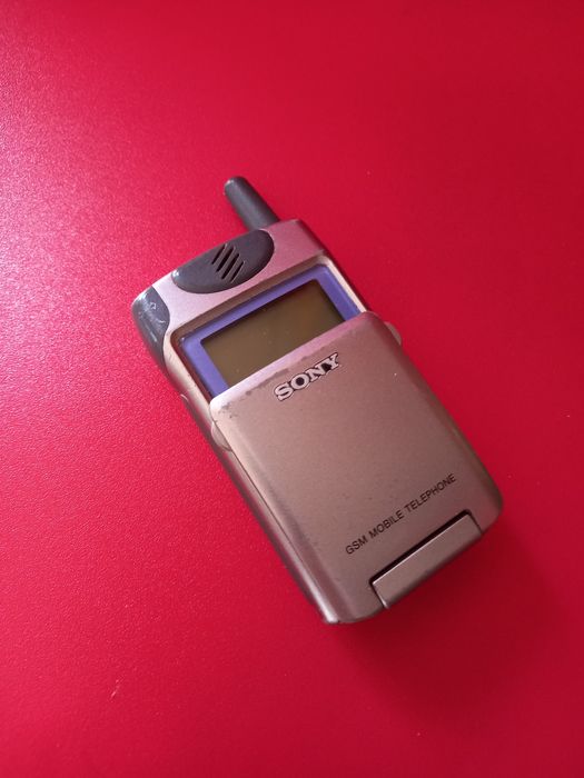 Vând Telefon Sony pt Colecționari sau Pasionați/ Piese