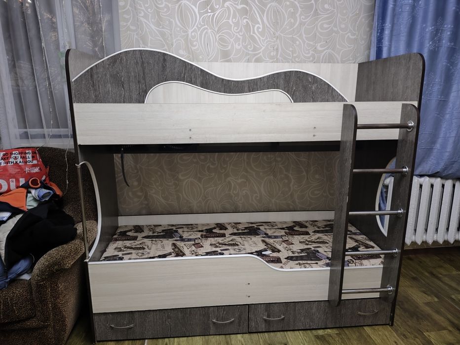Кровать двухъярусная