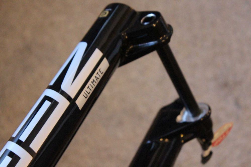 RockShox ZEB Ultimate Charger 3.1 RC2 29" DebonAir+ 170mm Tapered 2025