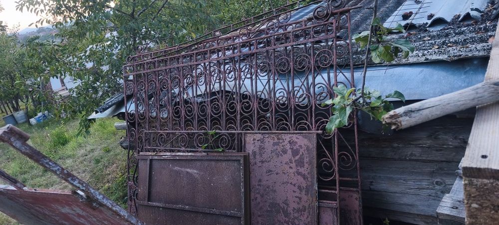 Vând porți de intrare în curte