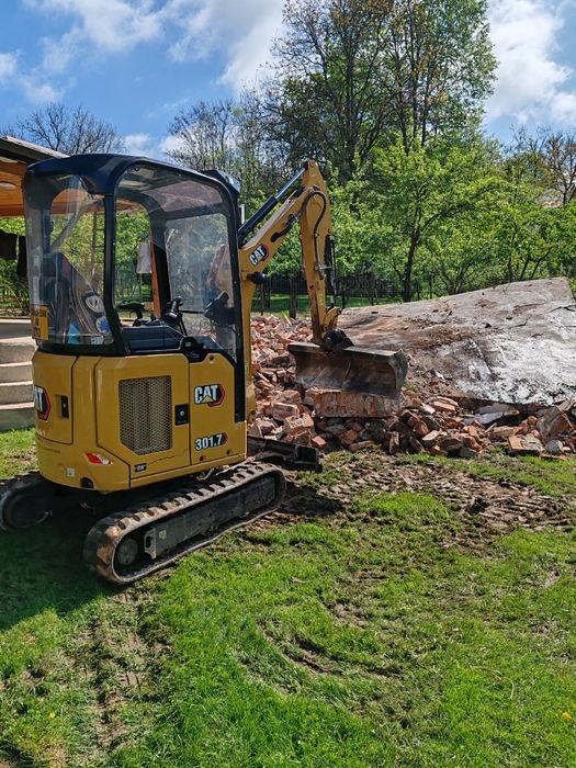 Domolari excavari miniexcavator 2 tone cu picon în tot jud arges