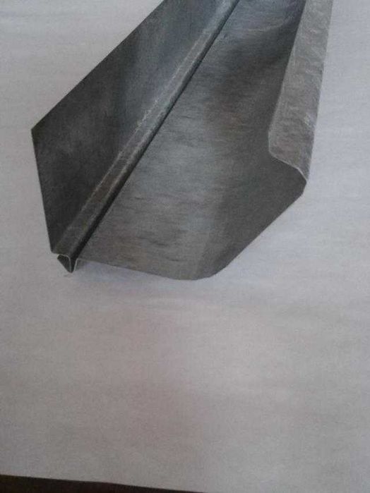 Продава прагове за Nissan Terrano II и Ford Maverik.