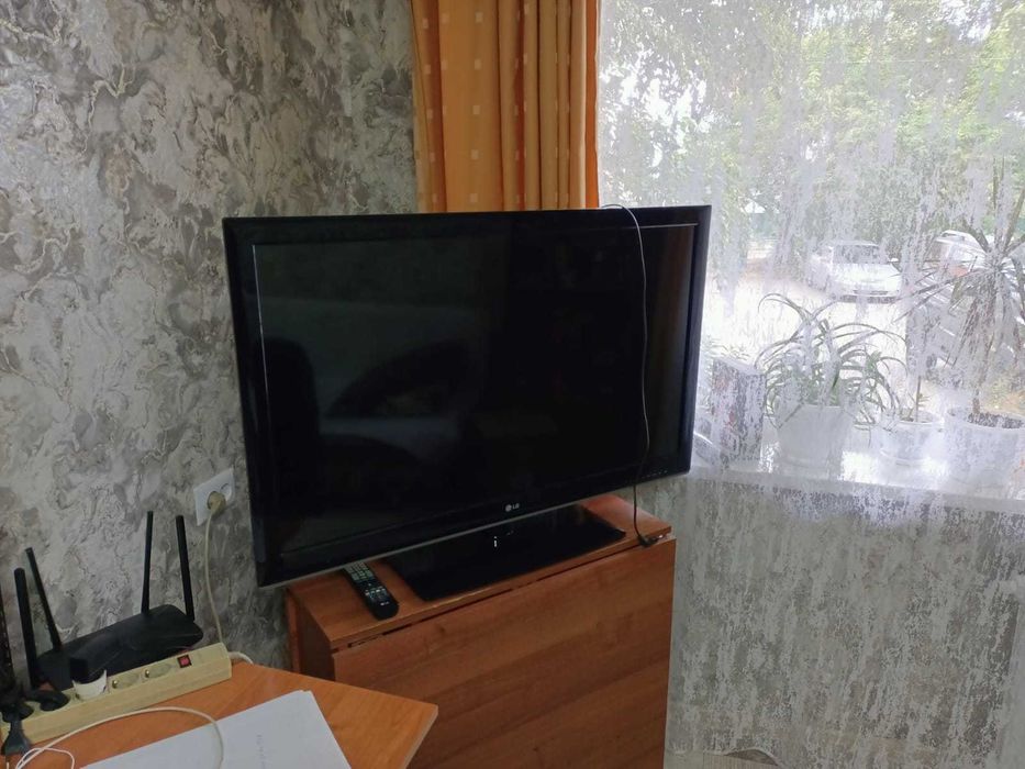 Продам телевизор 2012 г.