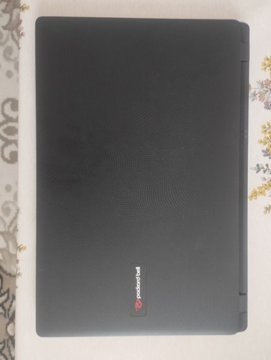 Noutbook satiladi
