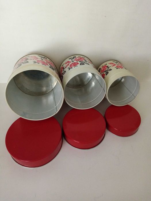 Ретро метални кутии за съхранение и колекция.