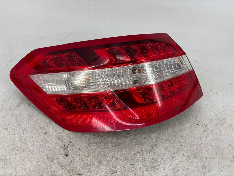 Stop cu led stanga de pe aripa Mercedes E Class an 2011