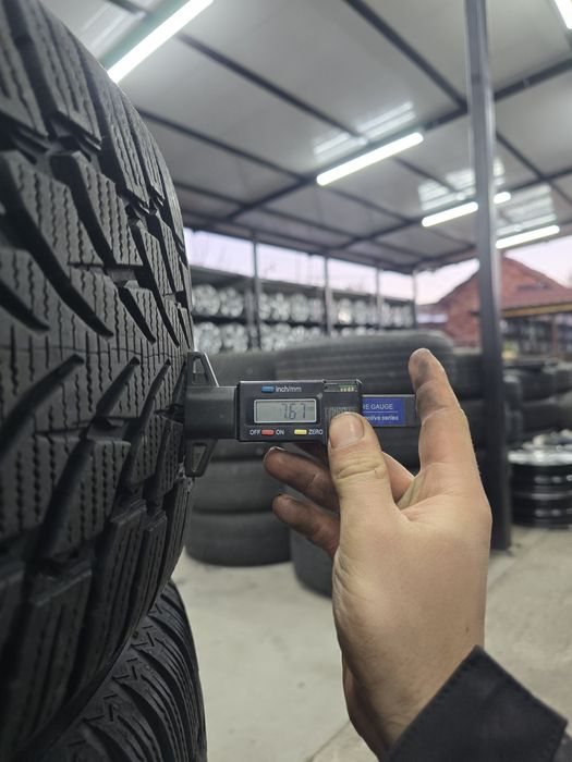 4 Броя 255/55/20 Nokian 7,6mm