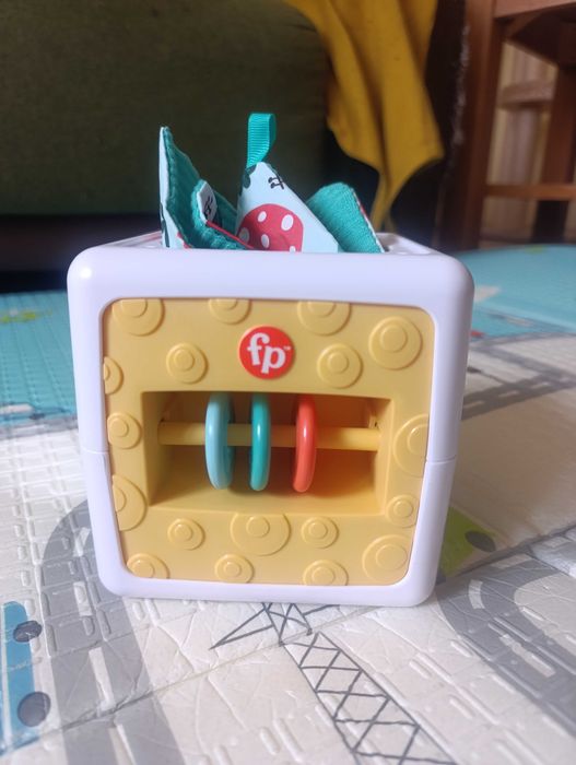 Fisher Price куб с различни текстури