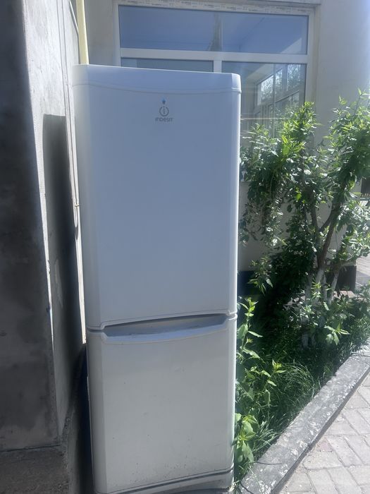 Холодильник Indesit
