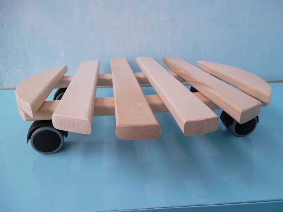 масички за напитки пейки табуретки и др. от бор.