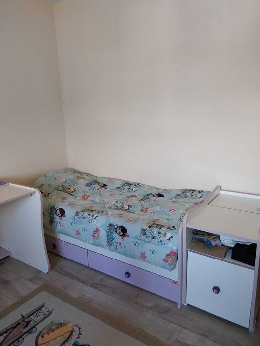 Детски легла с нощни шкафчета и бюра