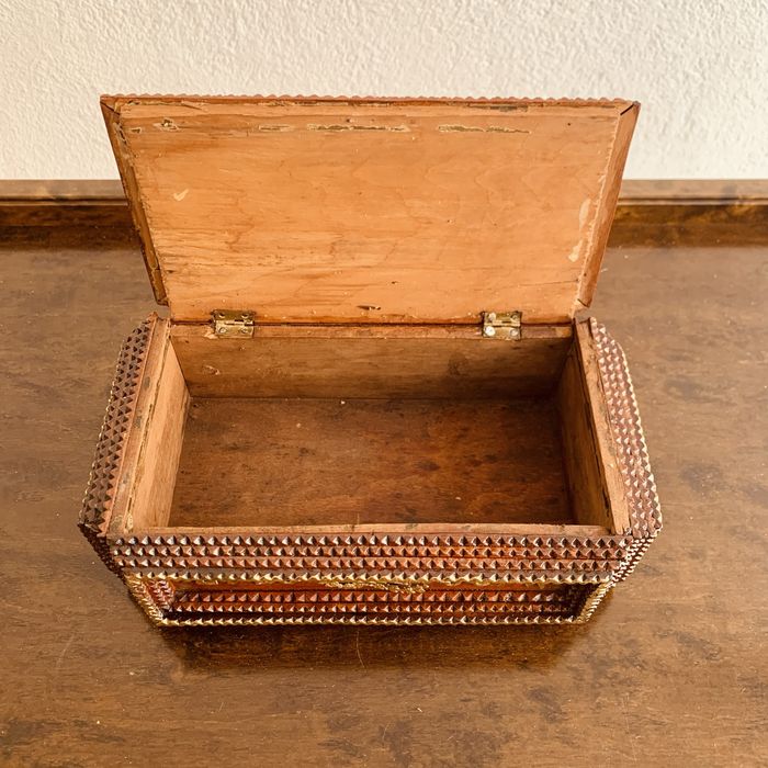 Антикварна “Tramp Box” кутия от 1898 година