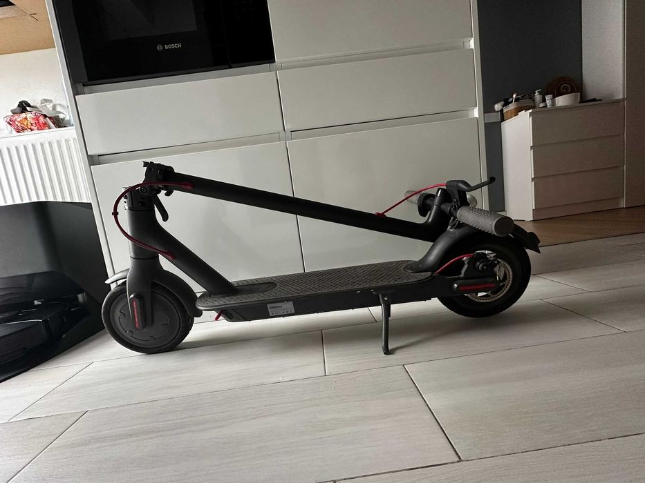 Trotineta electrica Xiaomi Mijia M365, folosita foarte putin + cauciucuri rezerva