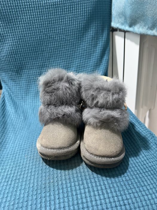 Продам детскую обувь