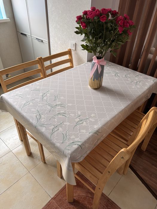 Стол со стульями