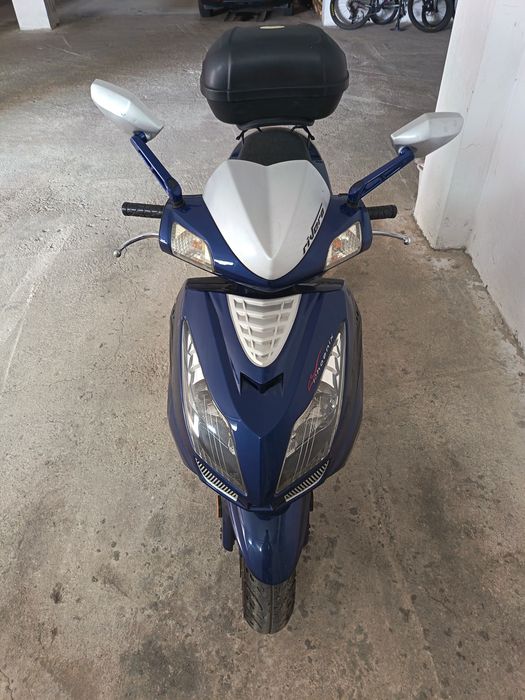 Scuter Rivero 125 cu răcire pe aer