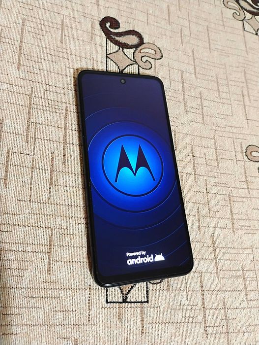 Продавам Motorola Moto G 13