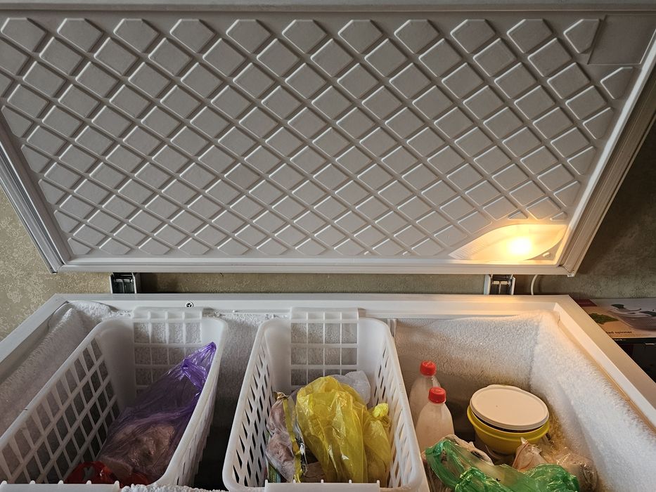 Морозильник большой