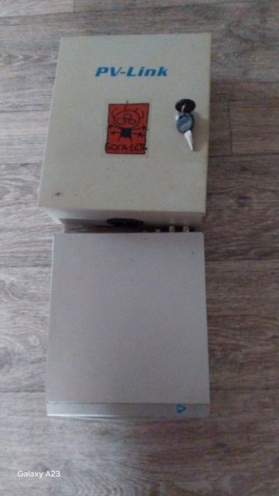 Три камеры с проводами и оборудованием