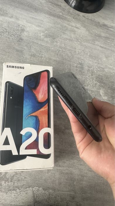 СамсунгА20